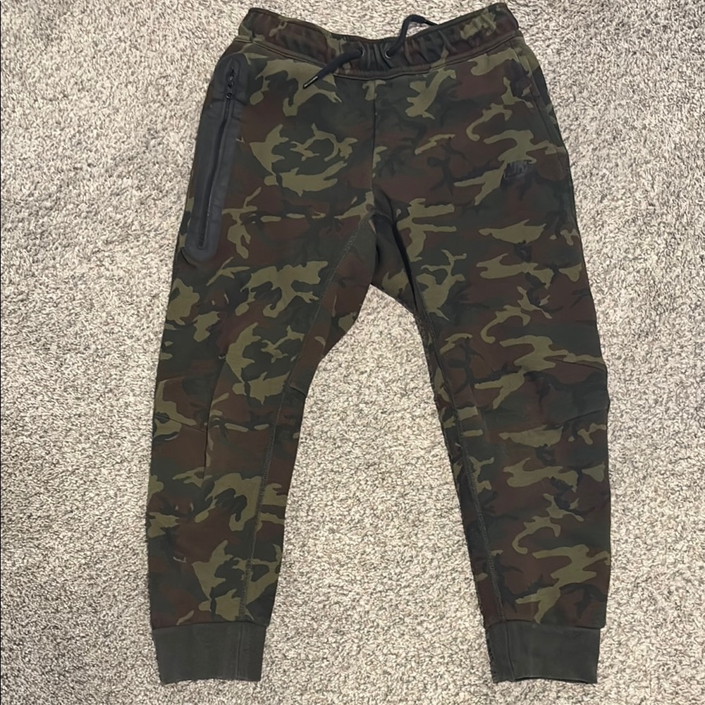 Boys camo Nike tech fleece pants.